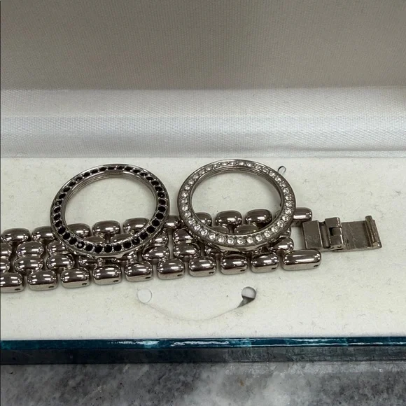 Suzanne Somers Silver Reversible Women's Watch NWT - Picture 3 of 3